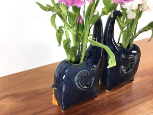 elephant vase / royal blue