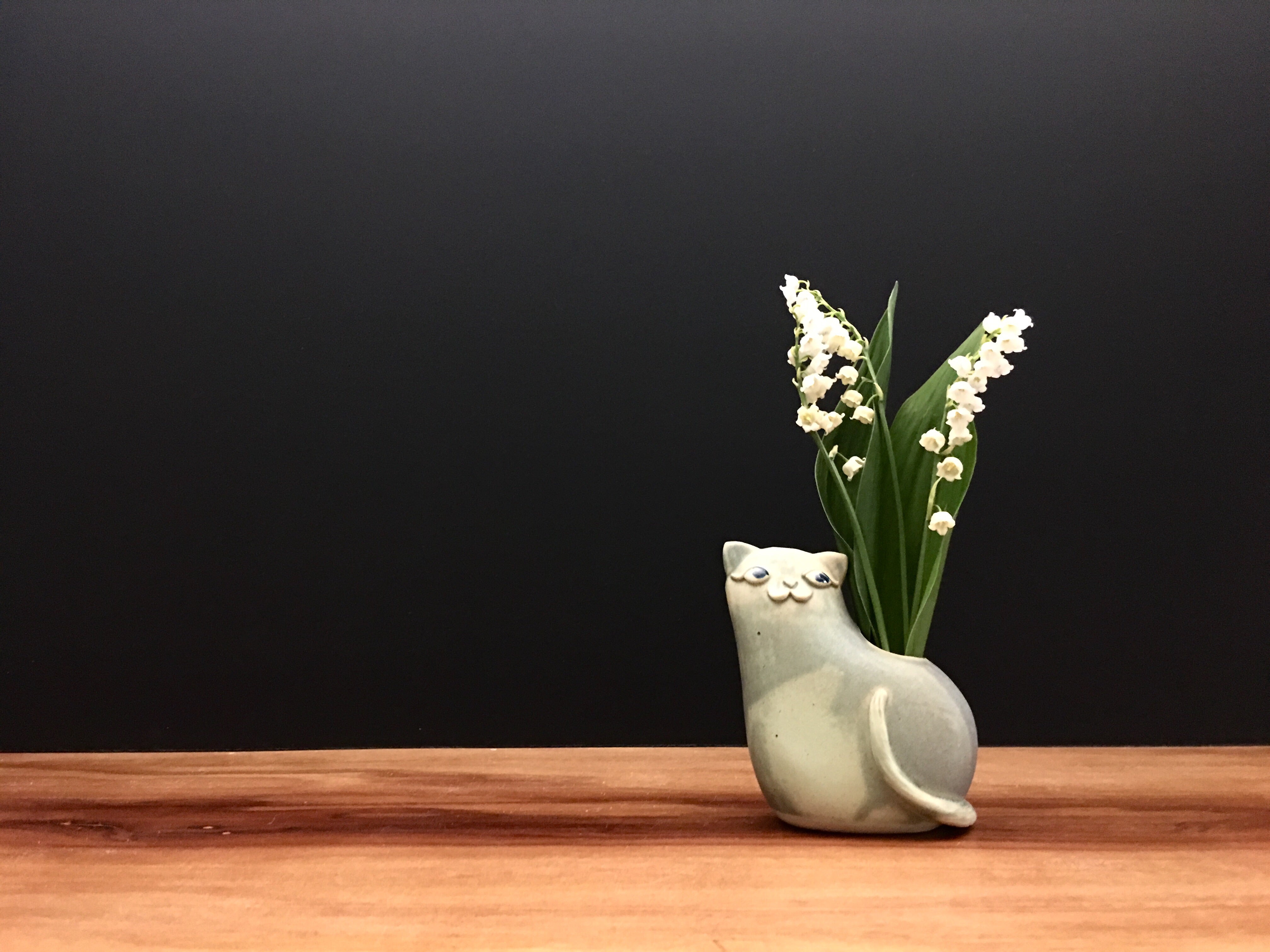 kitty cat vase / antique jade