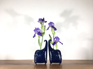 elephant vase / royal blue